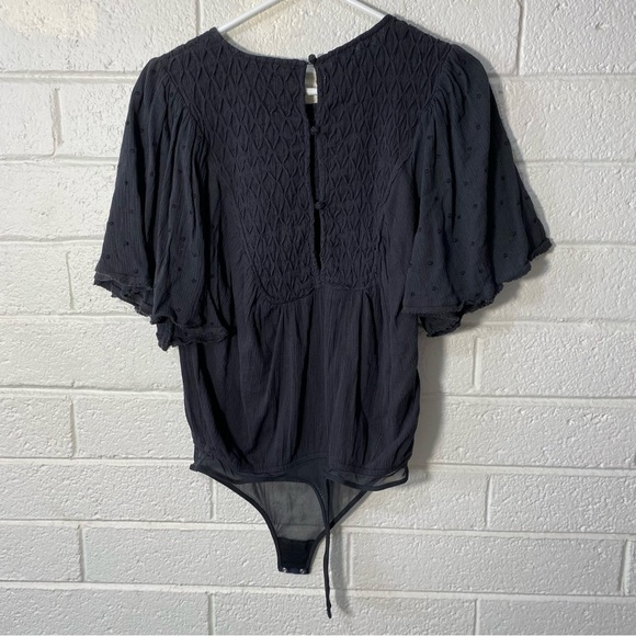 Free People Big Sleeve Body Suit Black Textured Polka Dot Women’s Small Like New - Picture 6 of 9